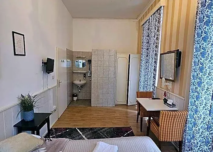 מלון Urban Budget Boutique